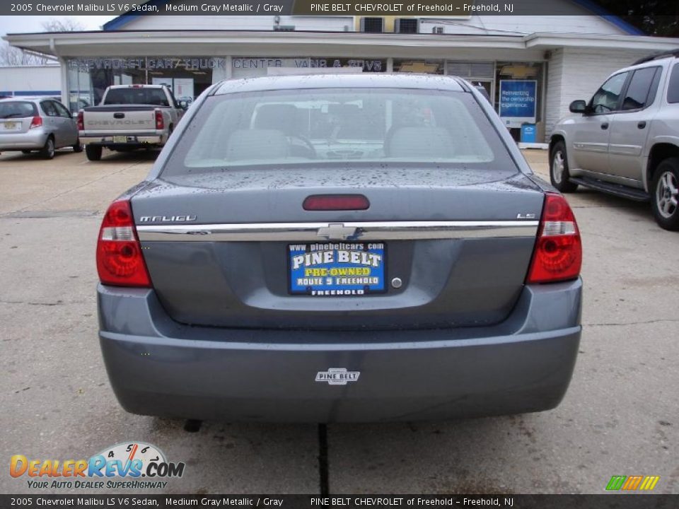 2005 Chevrolet Malibu LS V6 Sedan Medium Gray Metallic / Gray Photo #5
