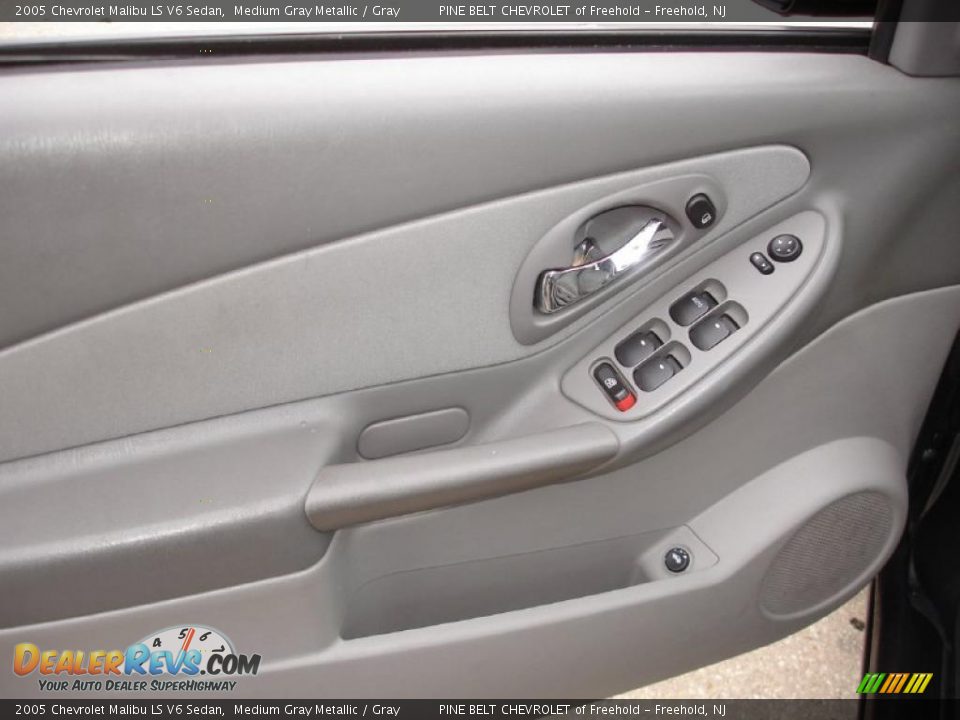 2005 Chevrolet Malibu LS V6 Sedan Medium Gray Metallic / Gray Photo #10