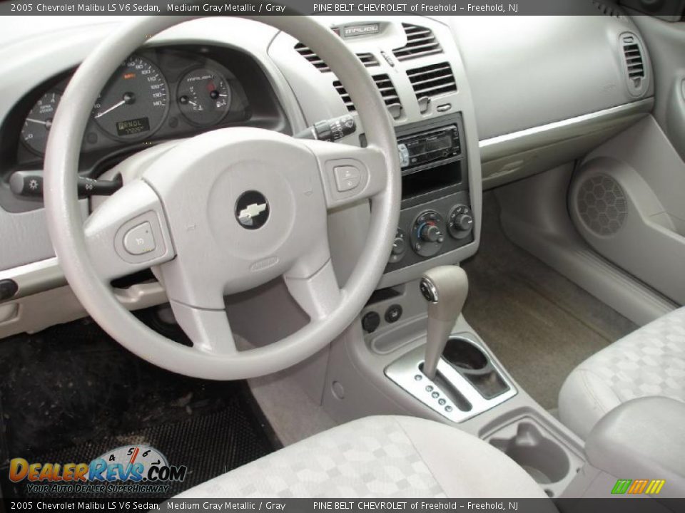 2005 Chevrolet Malibu LS V6 Sedan Medium Gray Metallic / Gray Photo #12