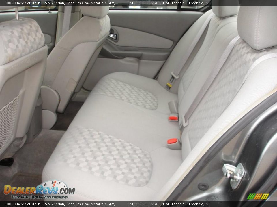 2005 Chevrolet Malibu LS V6 Sedan Medium Gray Metallic / Gray Photo #13