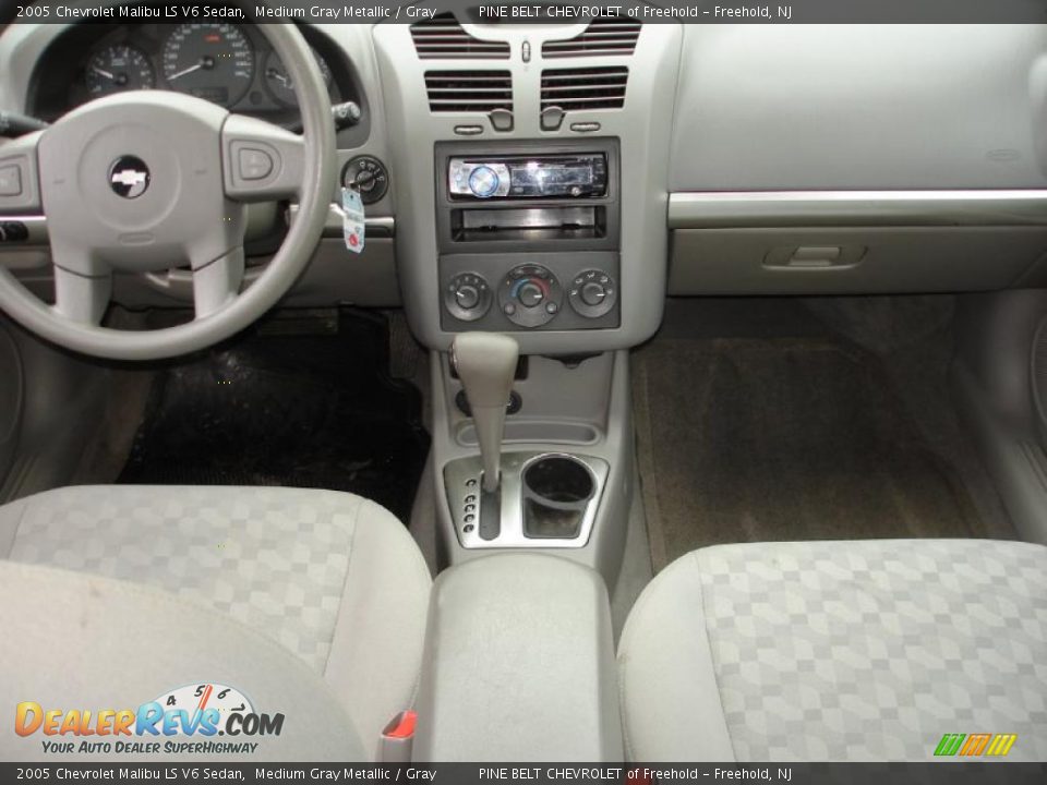 2005 Chevrolet Malibu LS V6 Sedan Medium Gray Metallic / Gray Photo #14