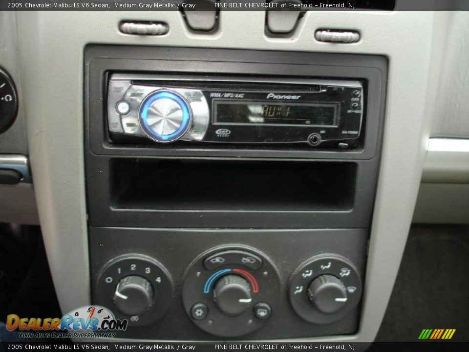 2005 Chevrolet Malibu LS V6 Sedan Medium Gray Metallic / Gray Photo #16