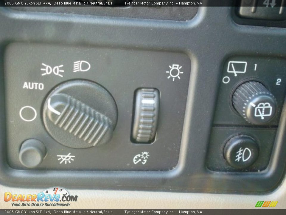 2005 GMC Yukon SLT 4x4 Deep Blue Metallic / Neutral/Shale Photo #23