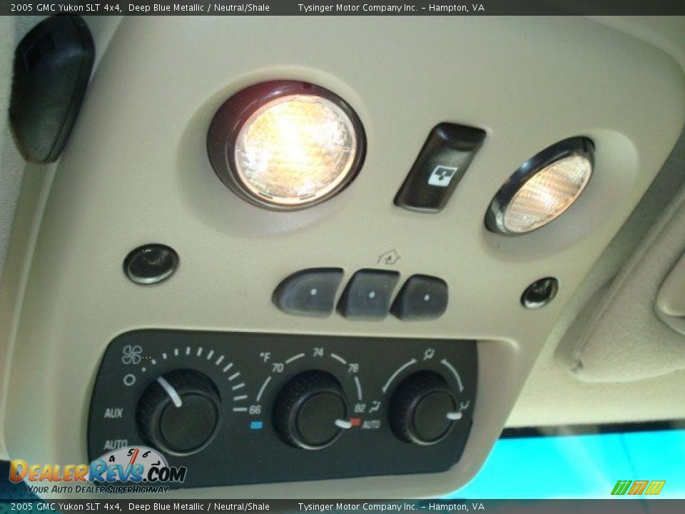 2005 GMC Yukon SLT 4x4 Deep Blue Metallic / Neutral/Shale Photo #25
