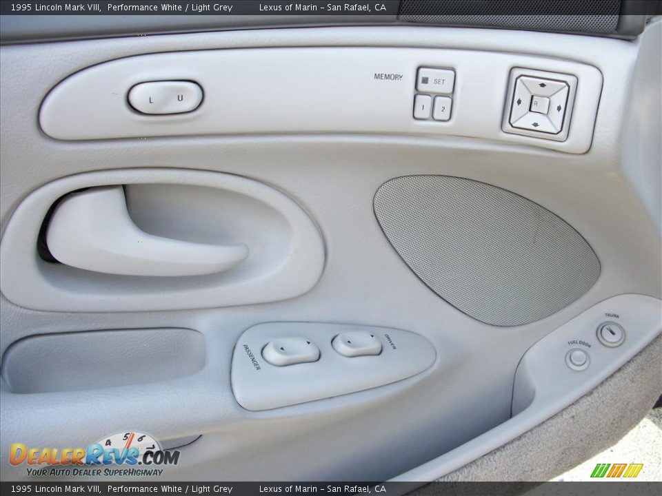 1995 Lincoln Mark VIII Performance White / Light Grey Photo #11