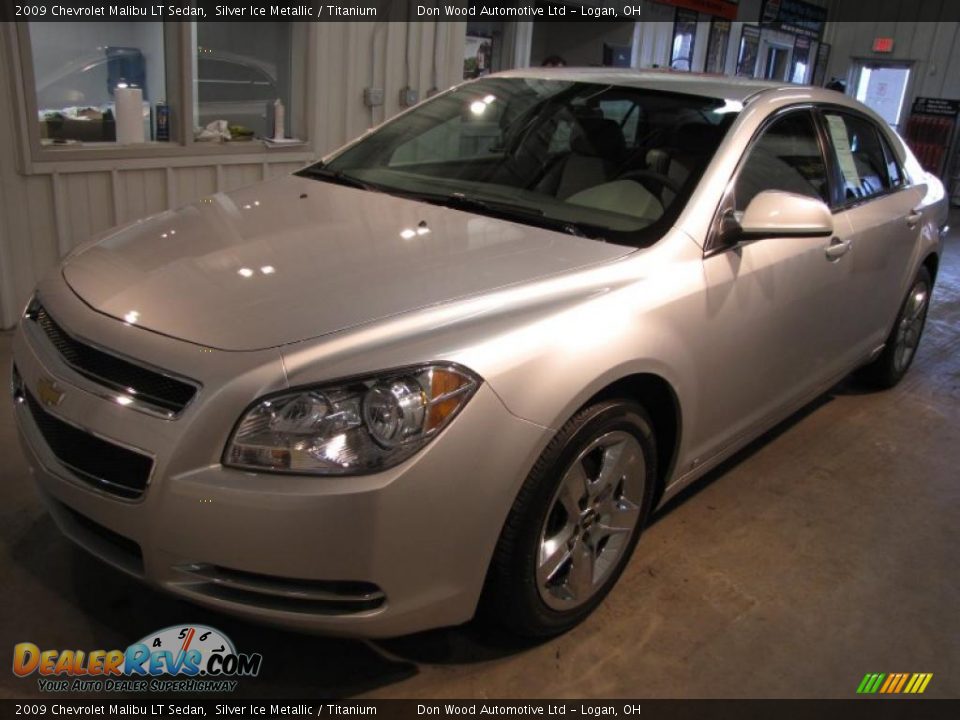 2009 Chevrolet Malibu LT Sedan Silver Ice Metallic / Titanium Photo #2