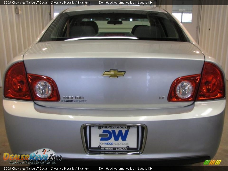 2009 Chevrolet Malibu LT Sedan Silver Ice Metallic / Titanium Photo #4