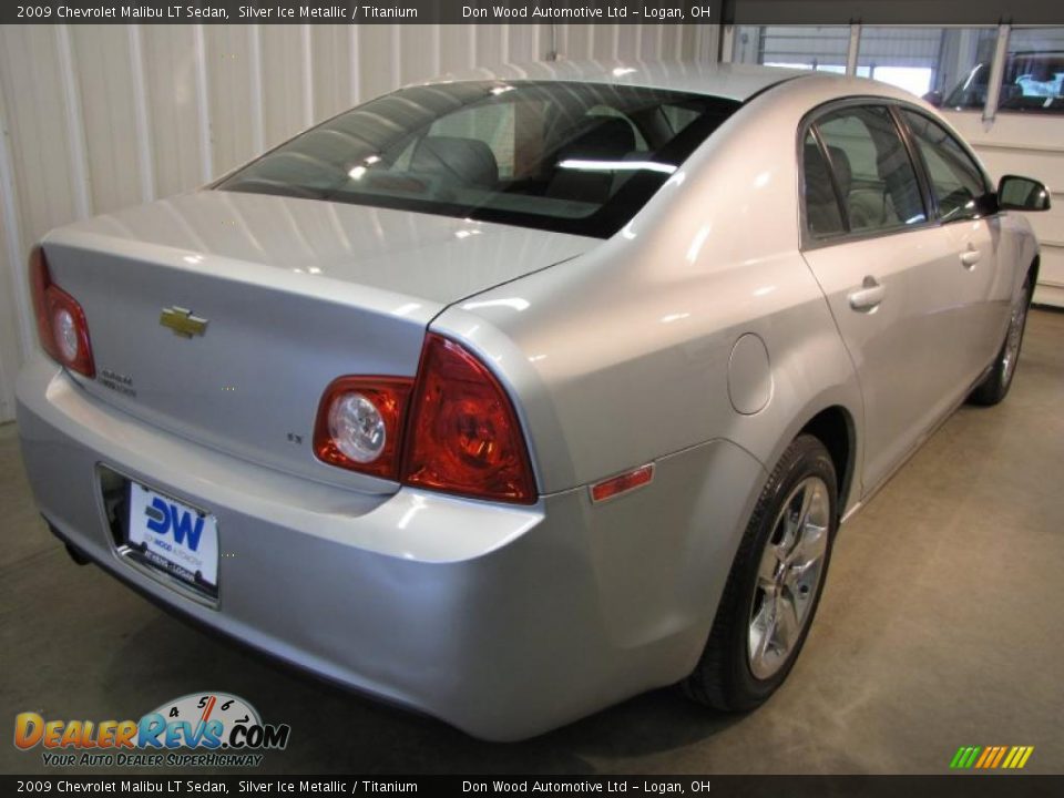 2009 Chevrolet Malibu LT Sedan Silver Ice Metallic / Titanium Photo #5