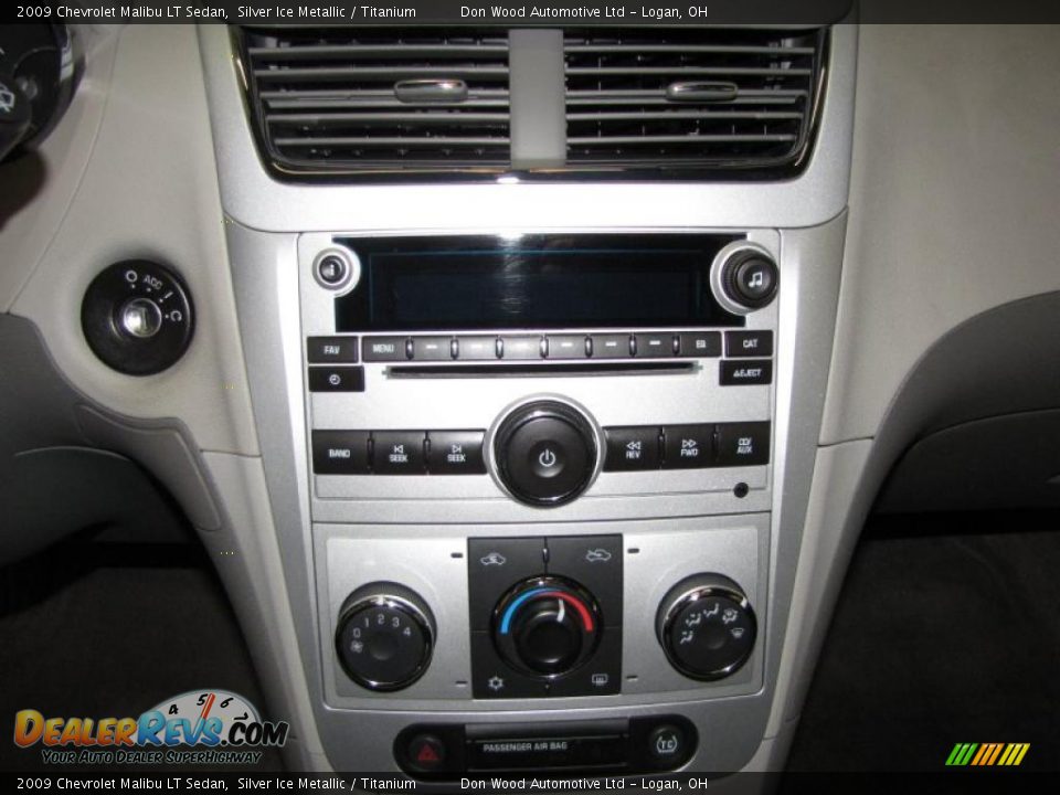 2009 Chevrolet Malibu LT Sedan Silver Ice Metallic / Titanium Photo #8