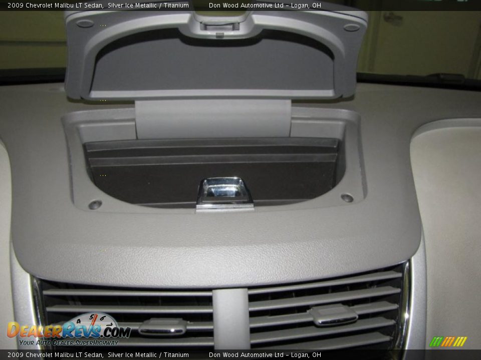 2009 Chevrolet Malibu LT Sedan Silver Ice Metallic / Titanium Photo #9