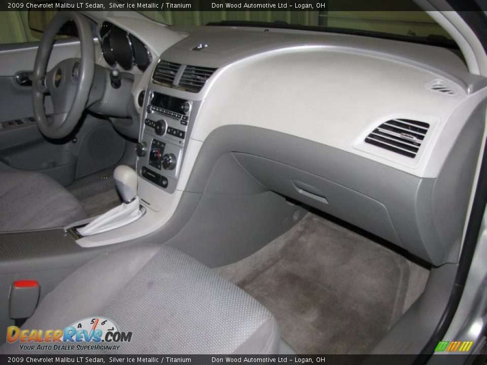 2009 Chevrolet Malibu LT Sedan Silver Ice Metallic / Titanium Photo #11