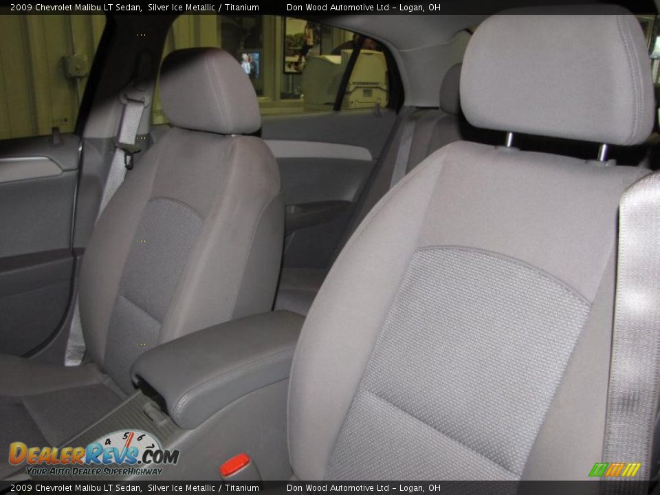2009 Chevrolet Malibu LT Sedan Silver Ice Metallic / Titanium Photo #17