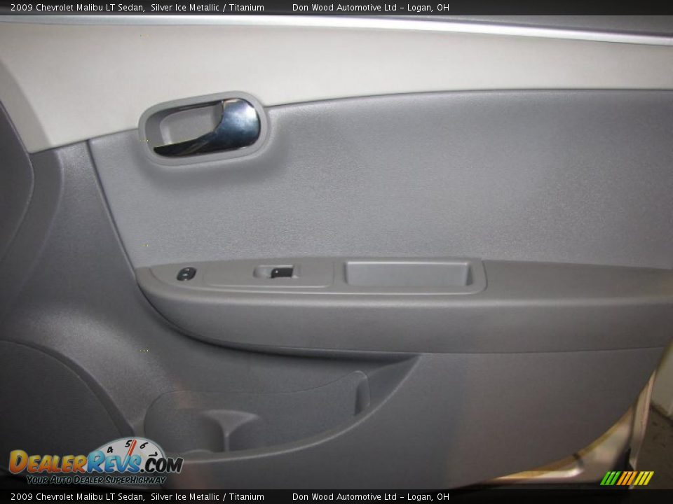 2009 Chevrolet Malibu LT Sedan Silver Ice Metallic / Titanium Photo #20