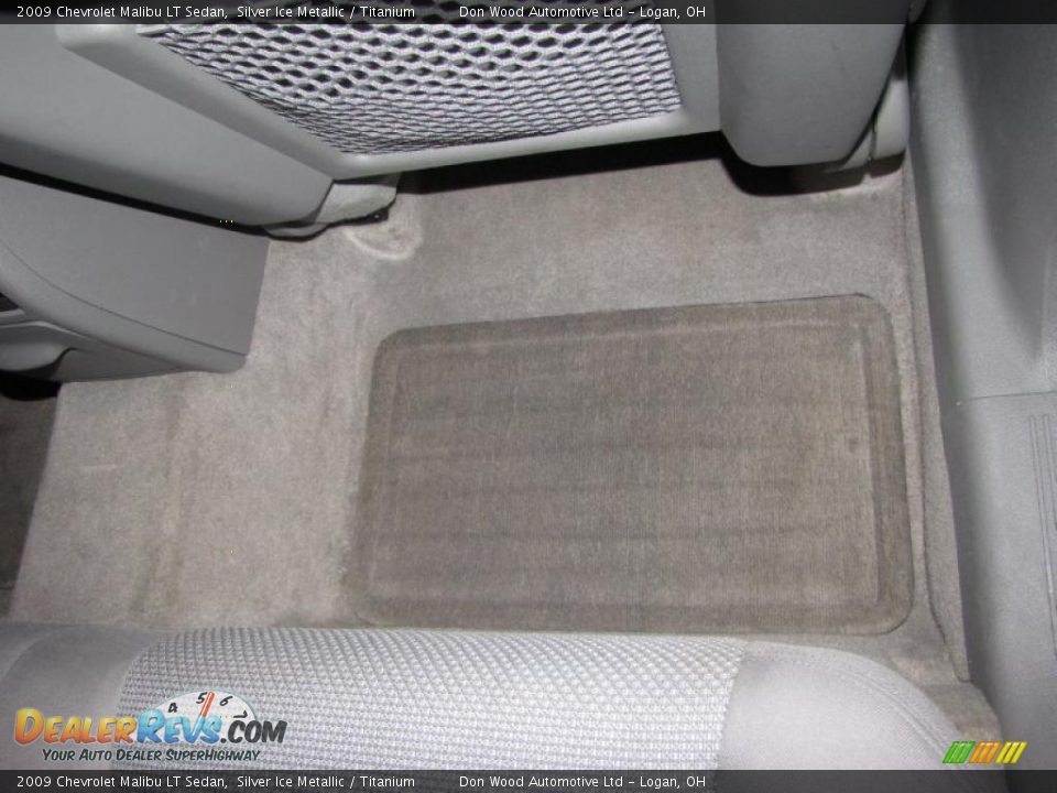 2009 Chevrolet Malibu LT Sedan Silver Ice Metallic / Titanium Photo #21