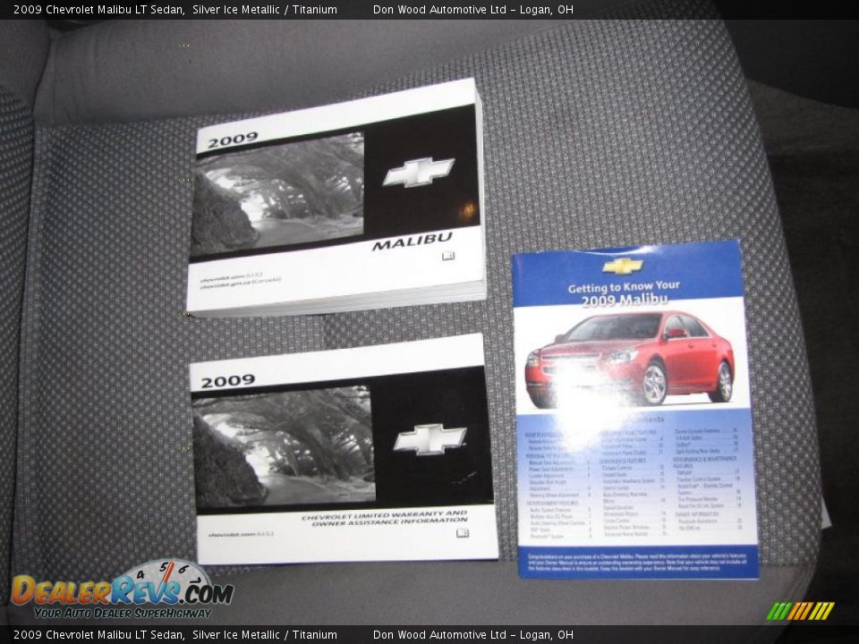2009 Chevrolet Malibu LT Sedan Silver Ice Metallic / Titanium Photo #24