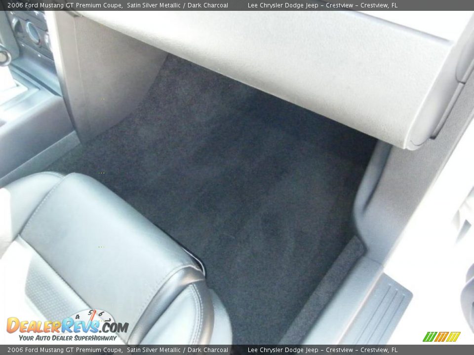 2006 Ford Mustang GT Premium Coupe Satin Silver Metallic / Dark Charcoal Photo #26