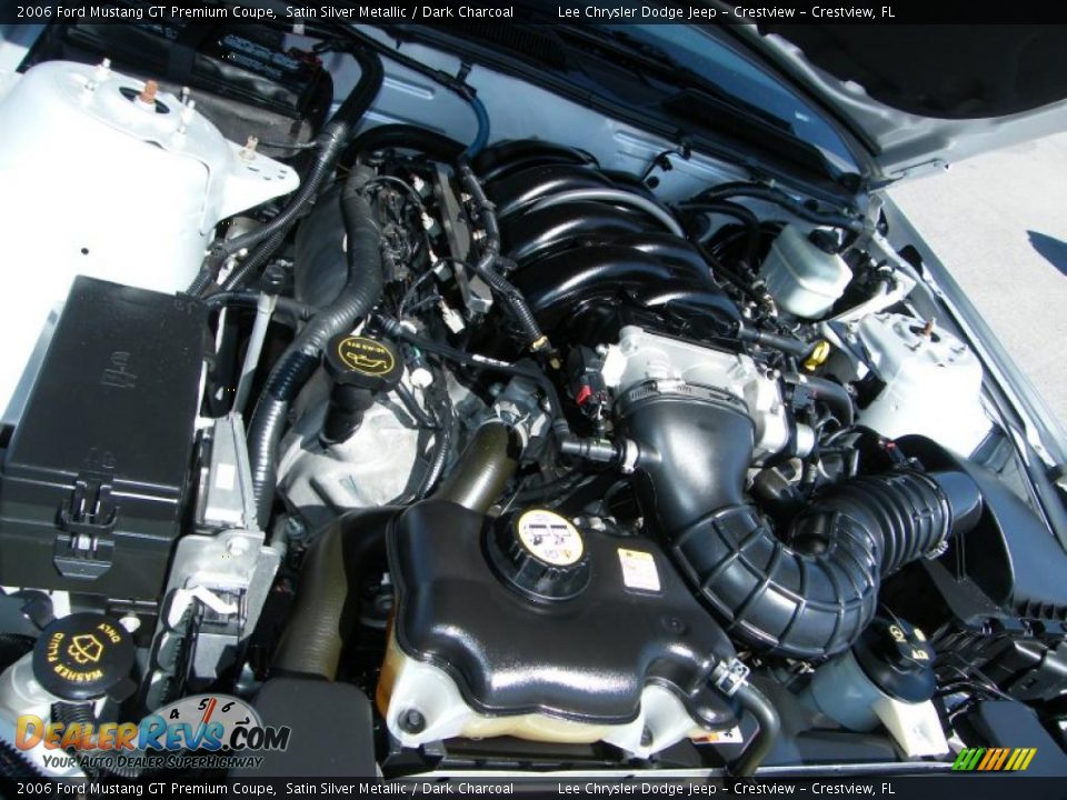 2006 Ford Mustang GT Premium Coupe Satin Silver Metallic / Dark Charcoal Photo #27