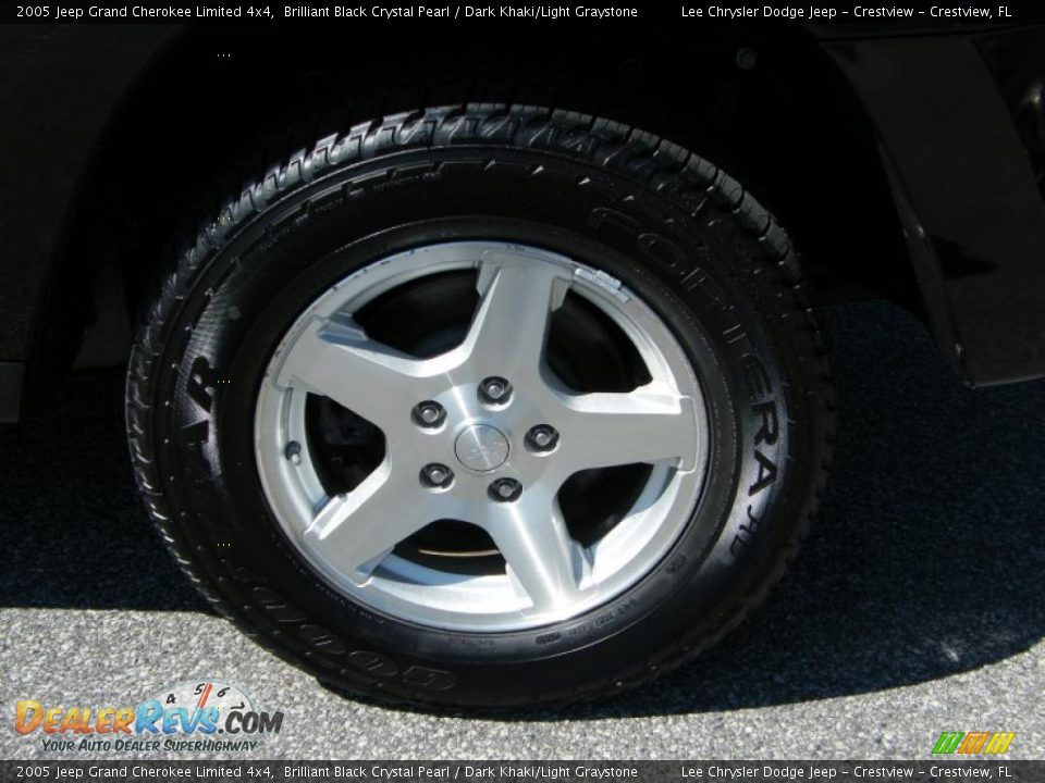 2005 Jeep Grand Cherokee Limited 4x4 Brilliant Black Crystal Pearl / Dark Khaki/Light Graystone Photo #11