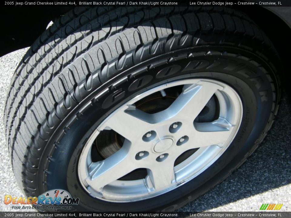 2005 Jeep Grand Cherokee Limited 4x4 Brilliant Black Crystal Pearl / Dark Khaki/Light Graystone Photo #12