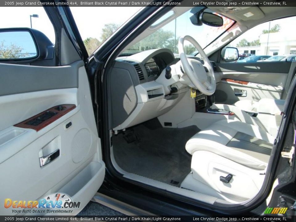 2005 Jeep Grand Cherokee Limited 4x4 Brilliant Black Crystal Pearl / Dark Khaki/Light Graystone Photo #13