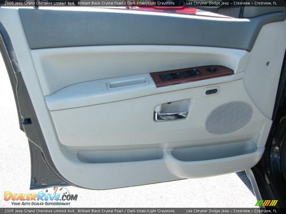 2005 Jeep Grand Cherokee Limited 4x4 Brilliant Black Crystal Pearl / Dark Khaki/Light Graystone Photo #17