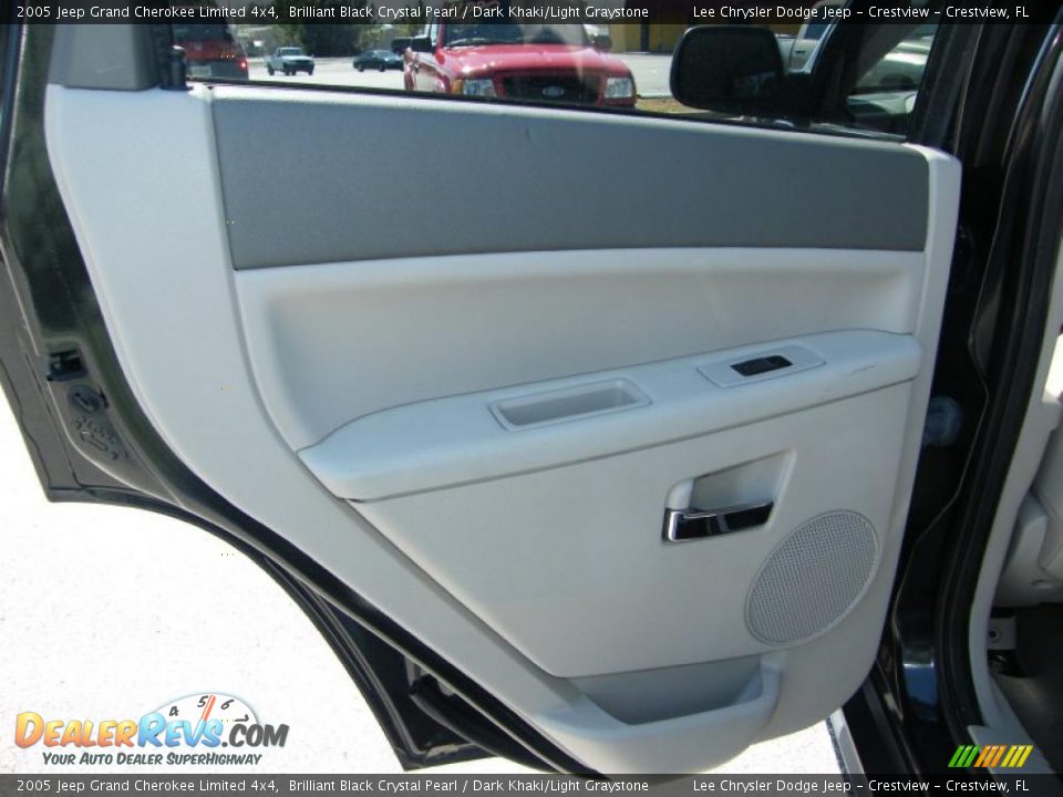 2005 Jeep Grand Cherokee Limited 4x4 Brilliant Black Crystal Pearl / Dark Khaki/Light Graystone Photo #24