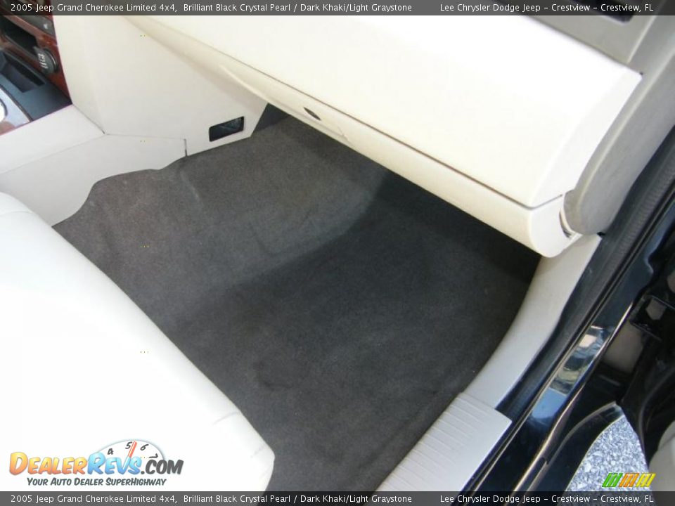 2005 Jeep Grand Cherokee Limited 4x4 Brilliant Black Crystal Pearl / Dark Khaki/Light Graystone Photo #29