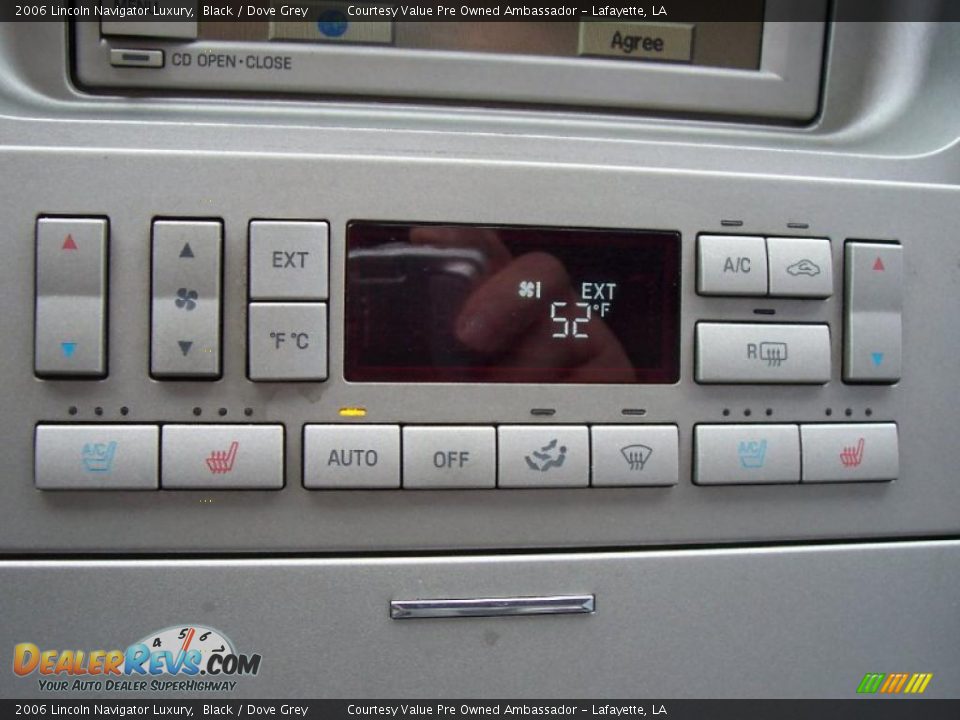 2006 Lincoln Navigator Luxury Black / Dove Grey Photo #16