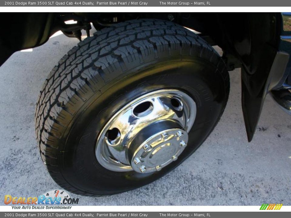 2001 Dodge Ram 3500 SLT Quad Cab 4x4 Dually Parriot Blue Pearl / Mist Gray Photo #25