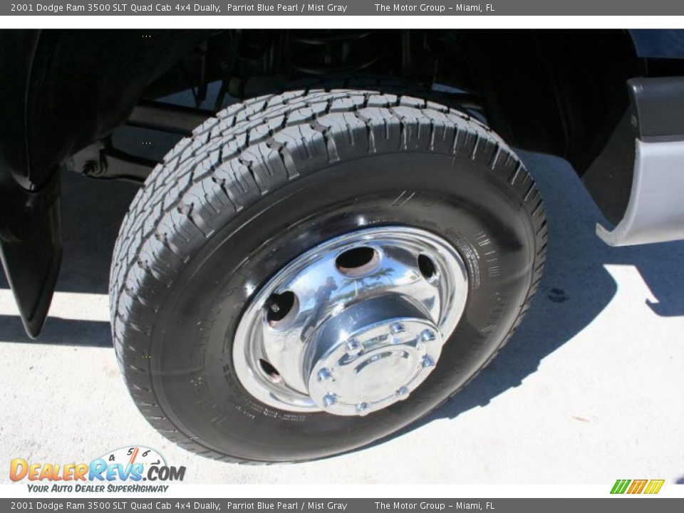 2001 Dodge Ram 3500 SLT Quad Cab 4x4 Dually Parriot Blue Pearl / Mist Gray Photo #26