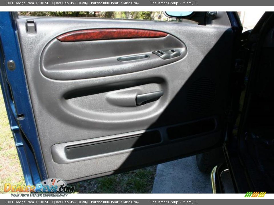 2001 Dodge Ram 3500 SLT Quad Cab 4x4 Dually Parriot Blue Pearl / Mist Gray Photo #31