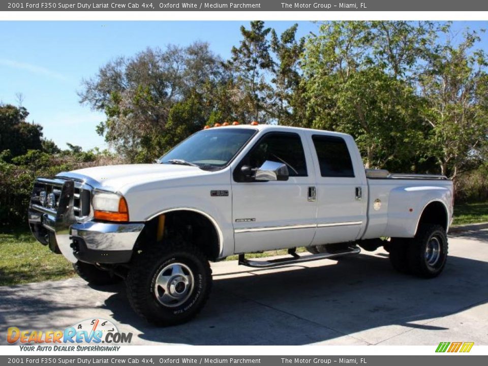 2001 Ford F350 Super Duty Lariat Crew Cab 4x4 Oxford White / Medium Parchment Photo #2
