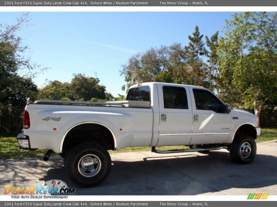 2001 Ford F350 Super Duty Lariat Crew Cab 4x4 Oxford White / Medium Parchment Photo #12