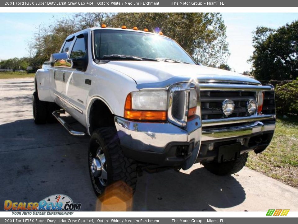 2001 Ford F350 Super Duty Lariat Crew Cab 4x4 Oxford White / Medium Parchment Photo #17