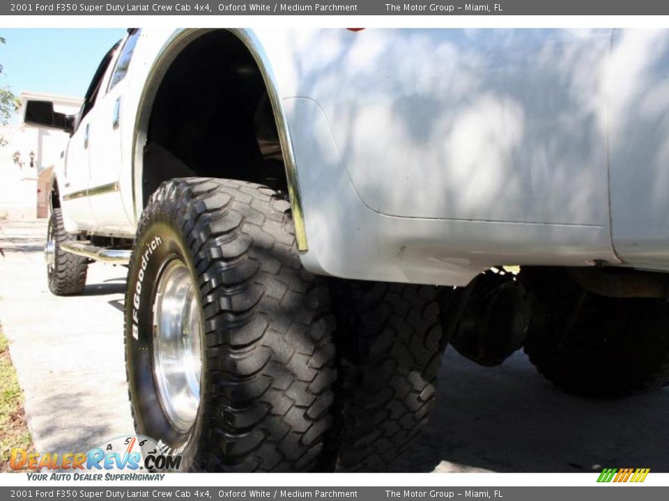 2001 Ford F350 Super Duty Lariat Crew Cab 4x4 Oxford White / Medium Parchment Photo #25