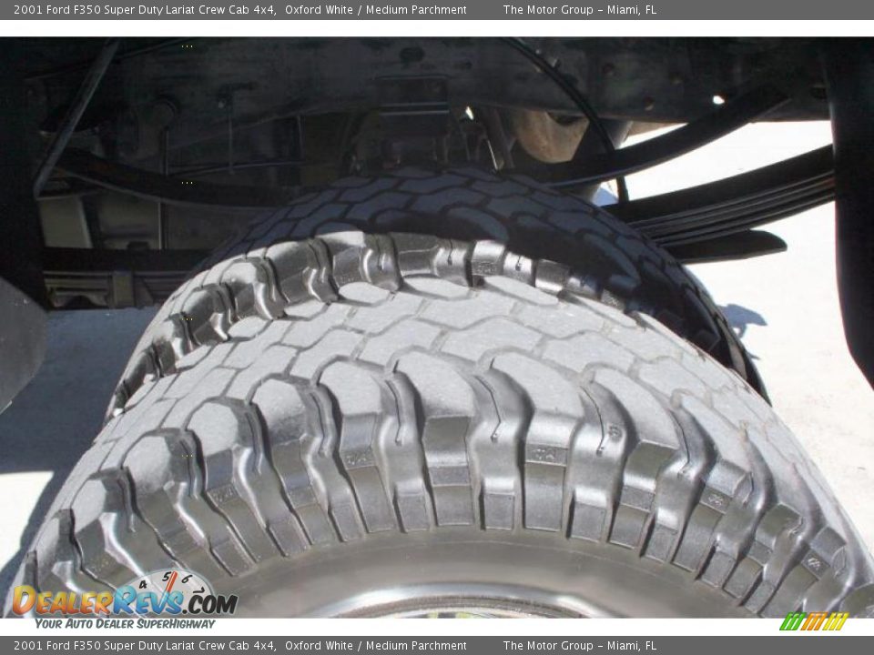 2001 Ford F350 Super Duty Lariat Crew Cab 4x4 Oxford White / Medium Parchment Photo #34
