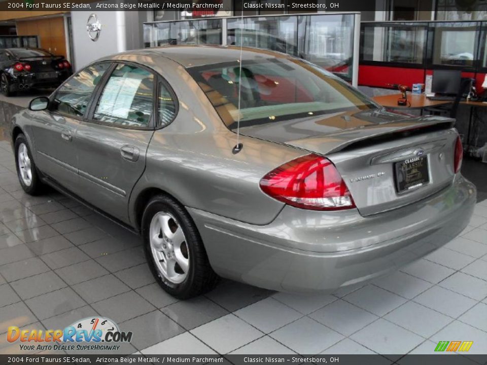 2004 Ford Taurus SE Sedan Arizona Beige Metallic / Medium Parchment Photo #2