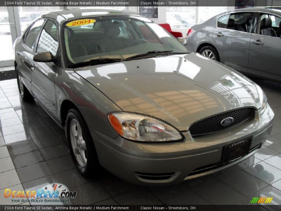 2004 Ford Taurus SE Sedan Arizona Beige Metallic / Medium Parchment Photo #4