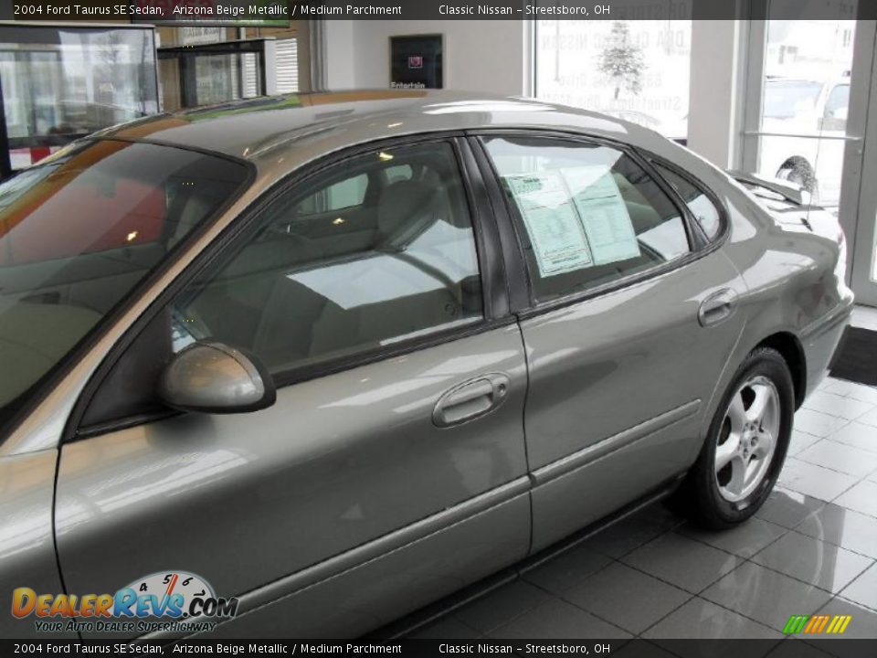 2004 Ford Taurus SE Sedan Arizona Beige Metallic / Medium Parchment Photo #8