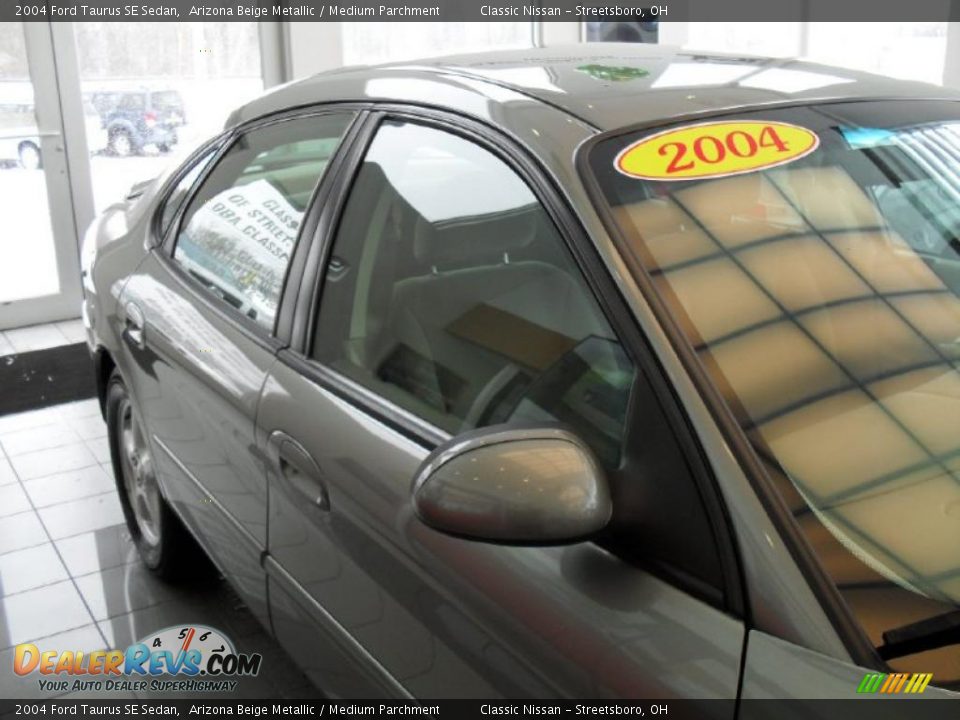 2004 Ford Taurus SE Sedan Arizona Beige Metallic / Medium Parchment Photo #11