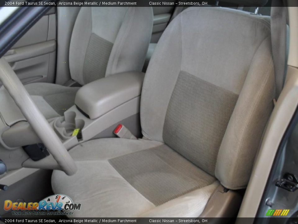 2004 Ford Taurus SE Sedan Arizona Beige Metallic / Medium Parchment Photo #15