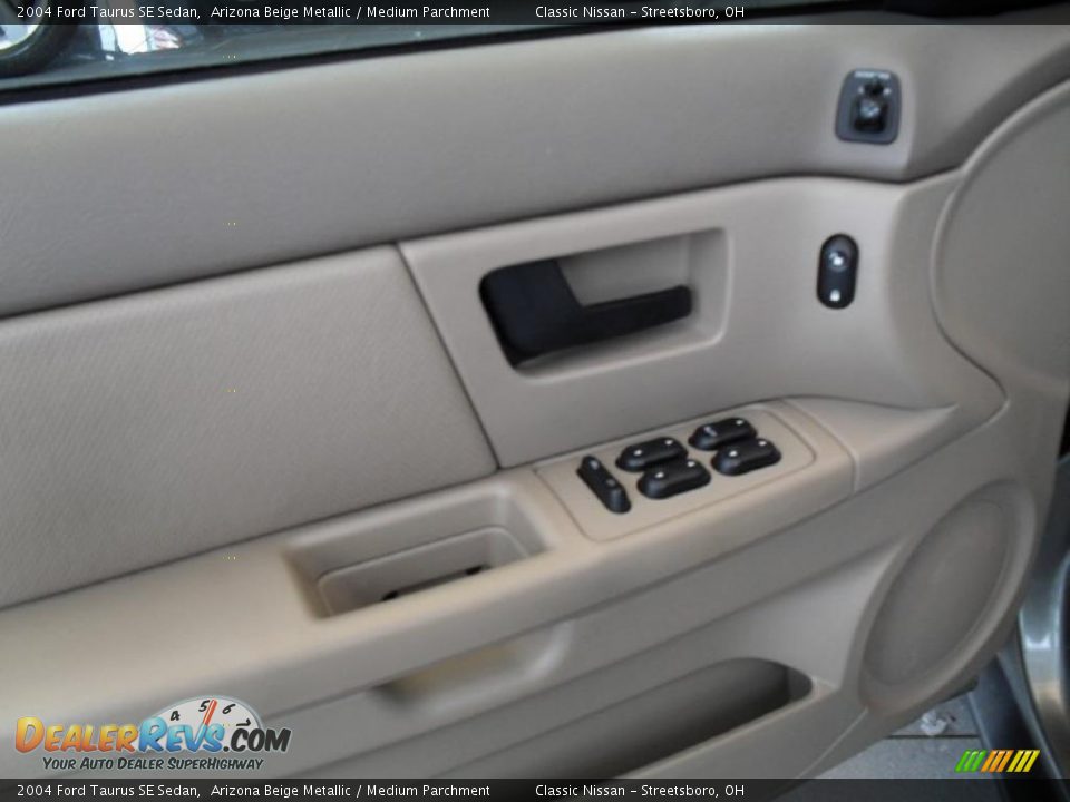 2004 Ford Taurus SE Sedan Arizona Beige Metallic / Medium Parchment Photo #21