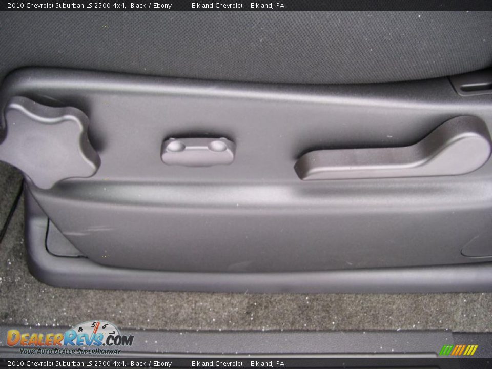 2010 Chevrolet Suburban LS 2500 4x4 Black / Ebony Photo #35