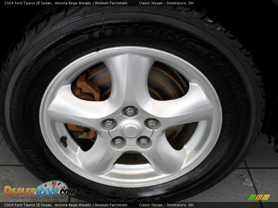 2004 Ford Taurus SE Sedan Arizona Beige Metallic / Medium Parchment Photo #29