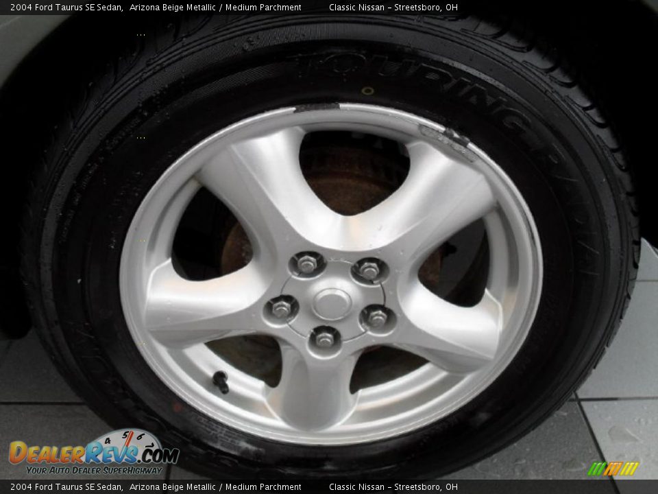 2004 Ford Taurus SE Sedan Arizona Beige Metallic / Medium Parchment Photo #30