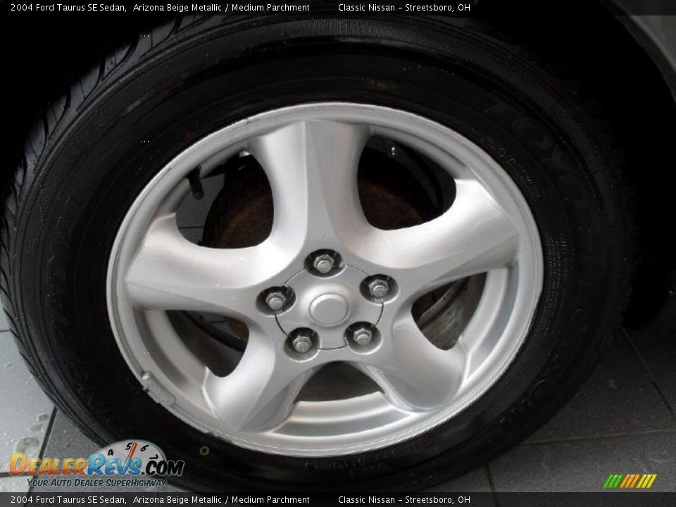 2004 Ford Taurus SE Sedan Arizona Beige Metallic / Medium Parchment Photo #31