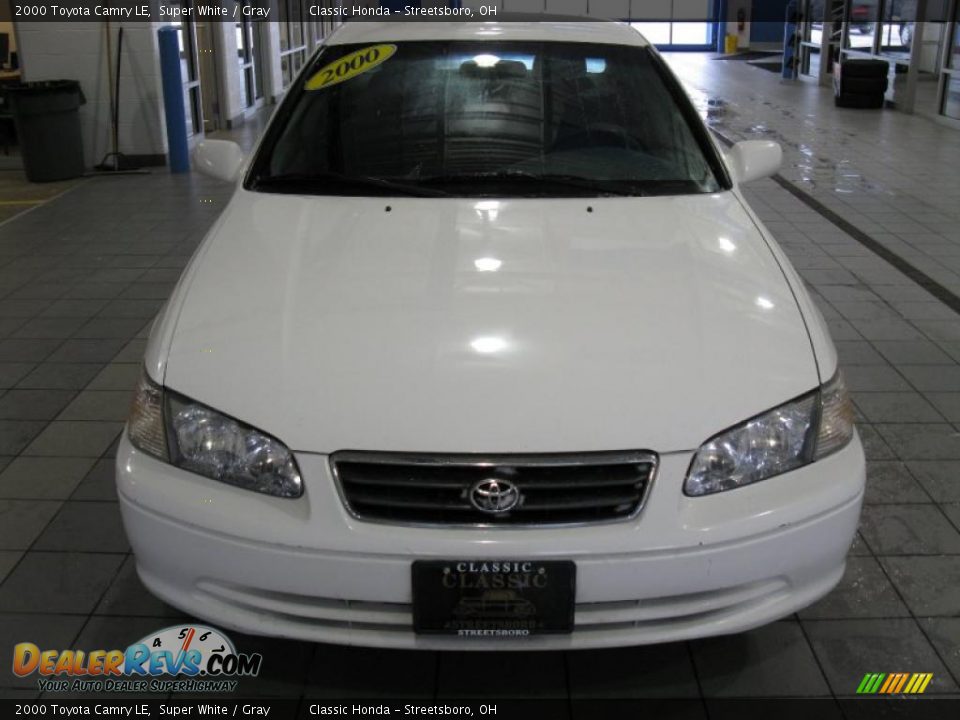 2000 Toyota Camry LE Super White / Gray Photo #5