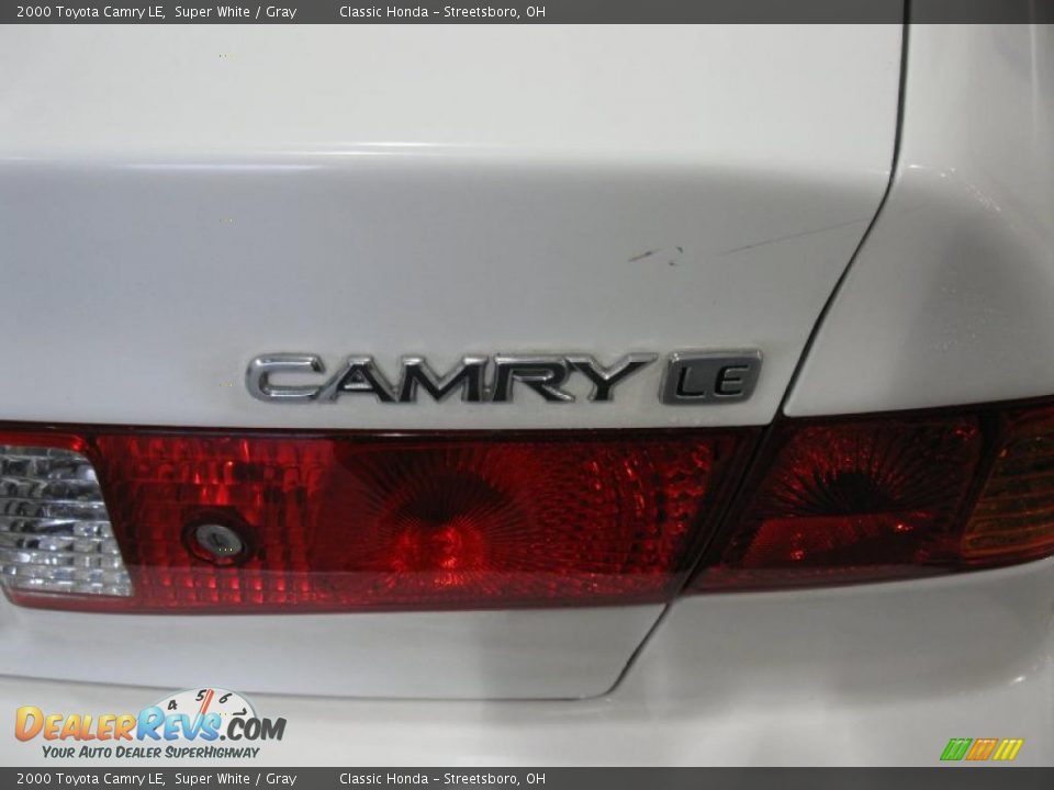 2000 Toyota Camry LE Super White / Gray Photo #9