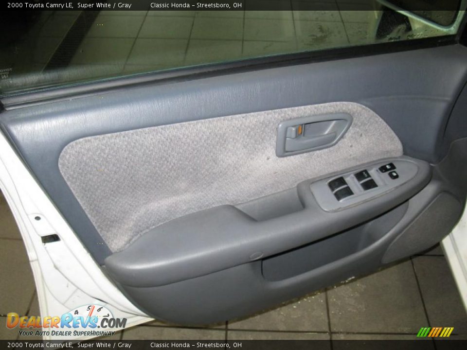 2000 Toyota Camry LE Super White / Gray Photo #11