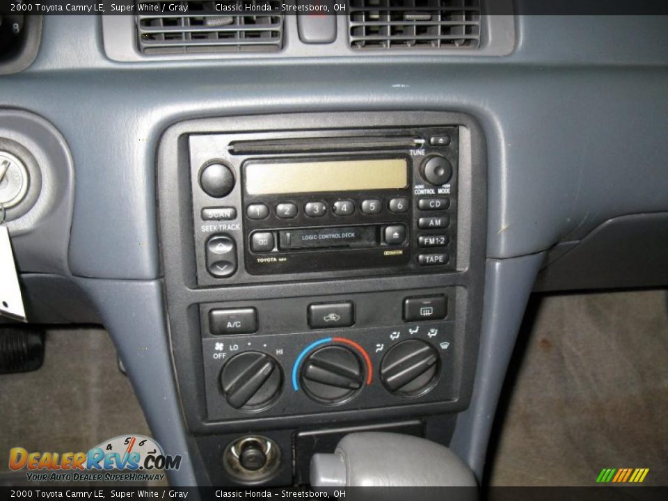 2000 Toyota Camry LE Super White / Gray Photo #16